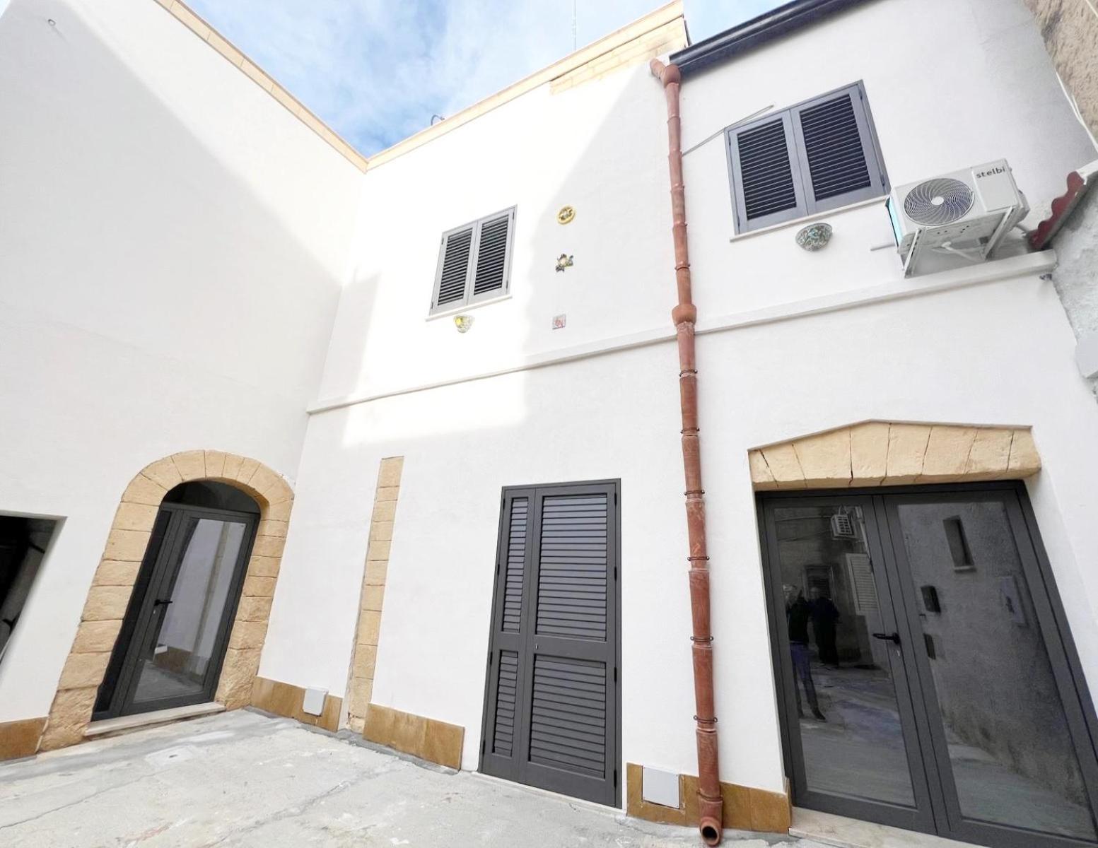 Centro-Archimede Rooms Castelvetrano Bagian luar foto