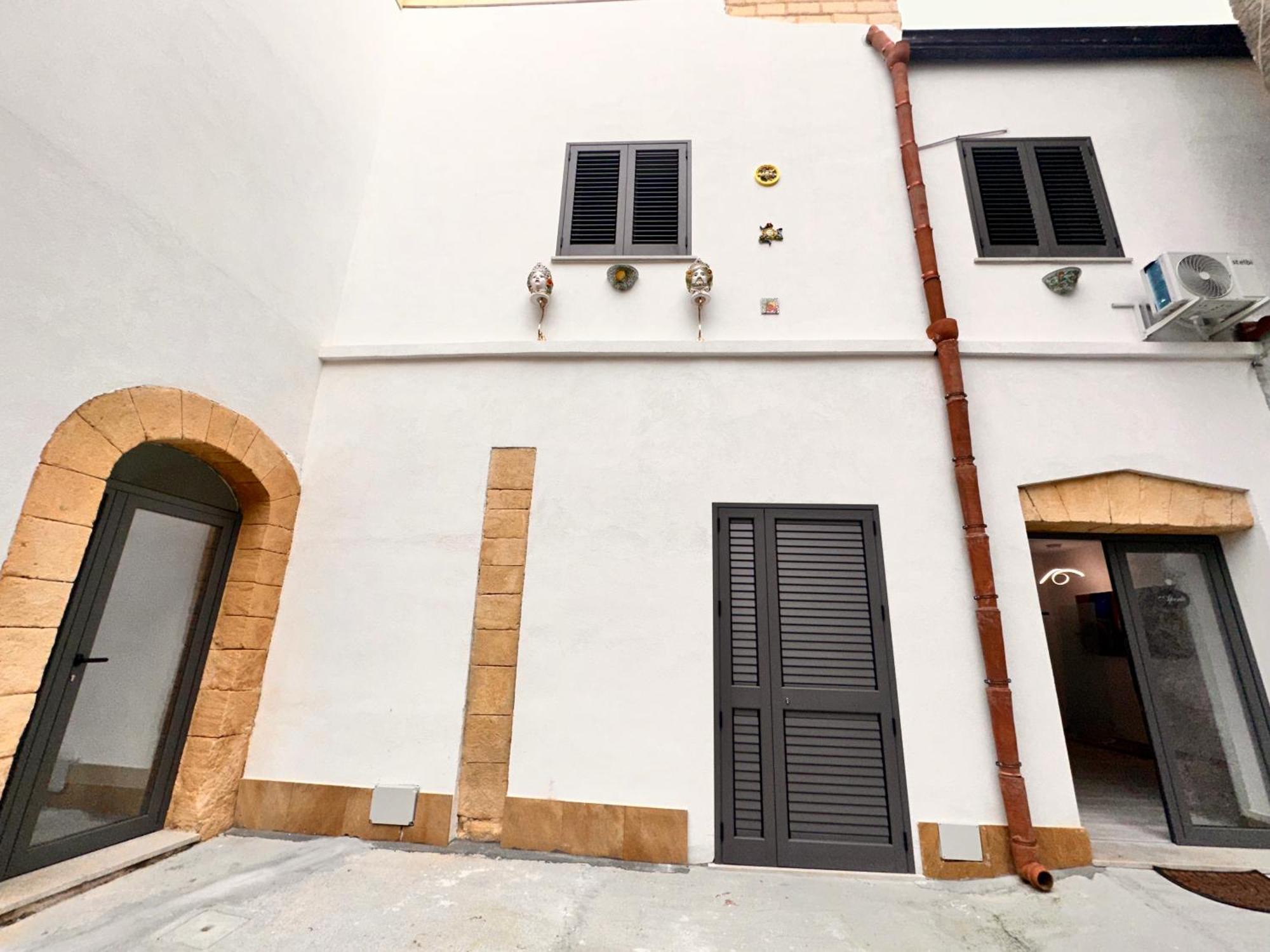Centro-Archimede Rooms Castelvetrano Bagian luar foto